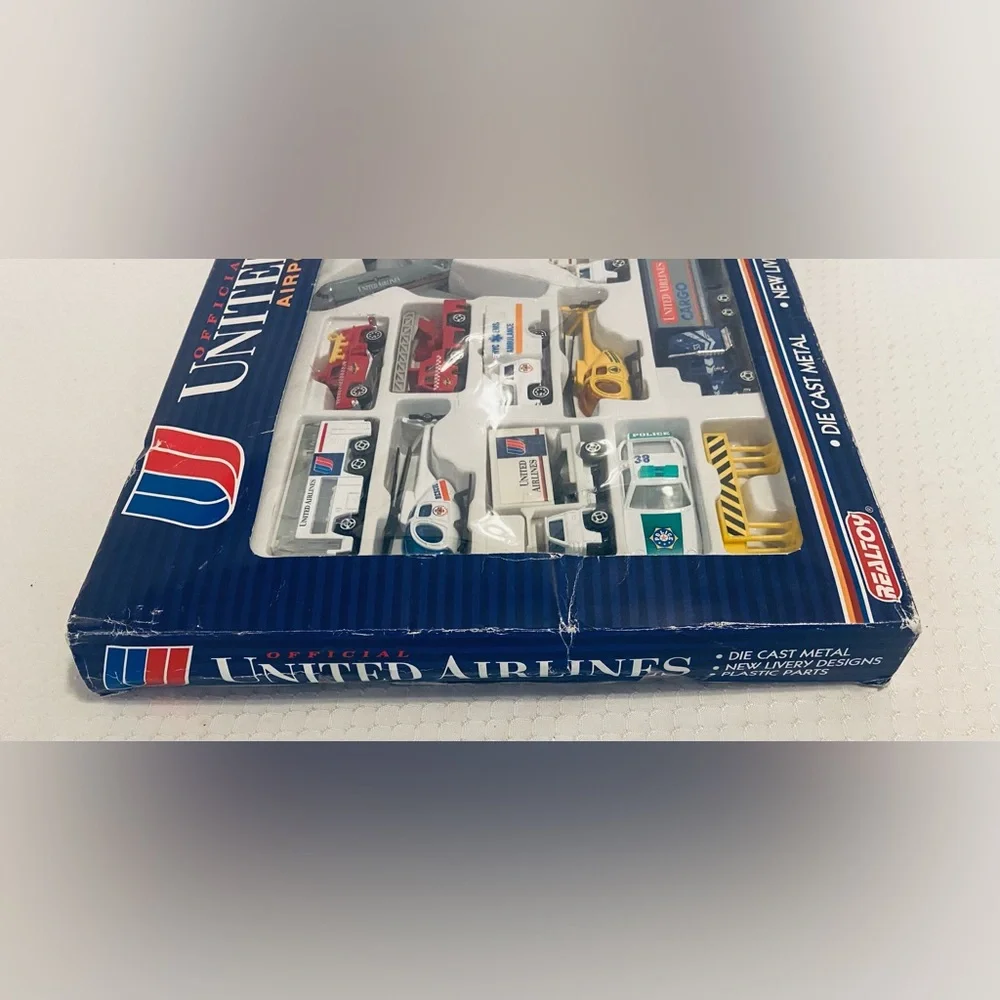 1993 NIB United Airlines Airport Play Set - Toy Vehicles